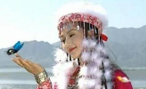 由于香妃的异域情调深得乾隆皇帝的垂爱和信任,因此从乾隆四十年开始