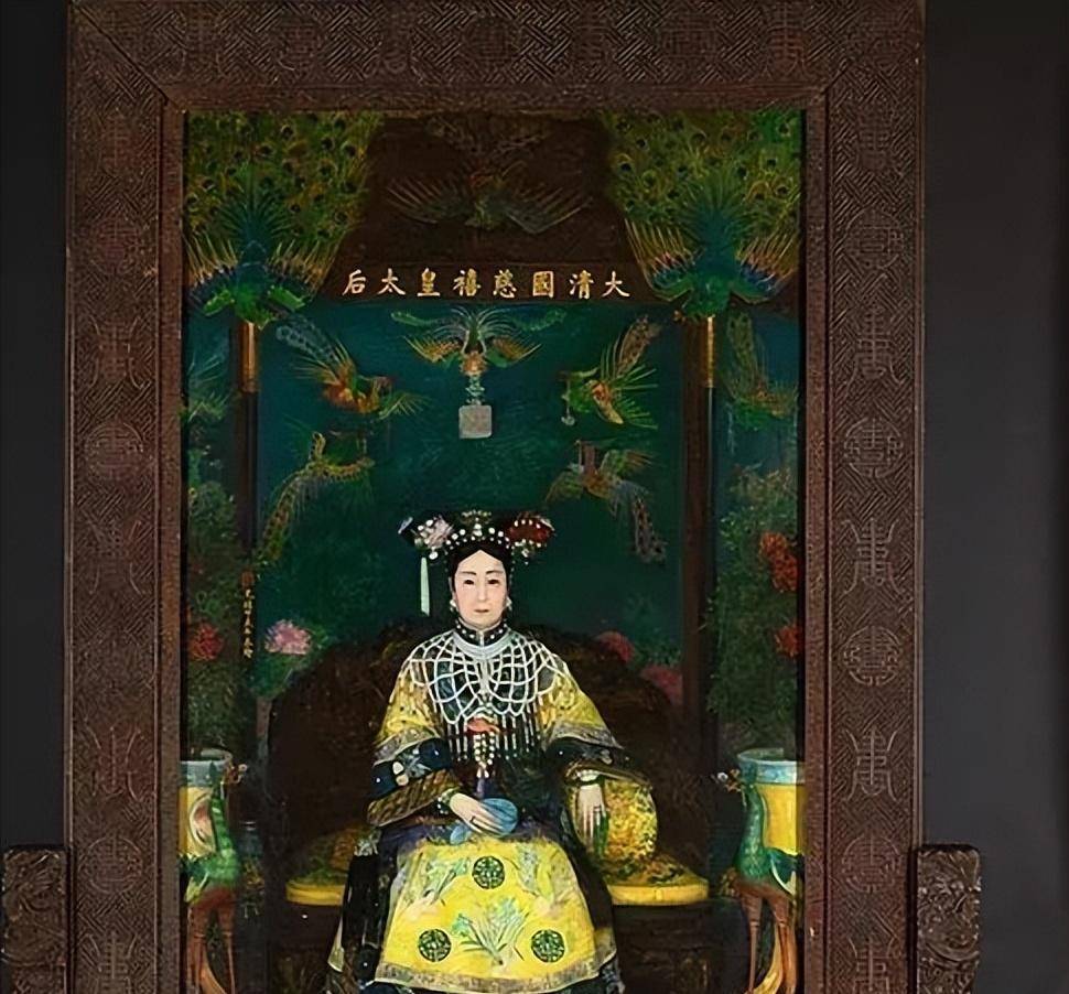 大清朝最奢侈的贵妇:上厕所的厕纸是少女用嘴喷上水才能使用