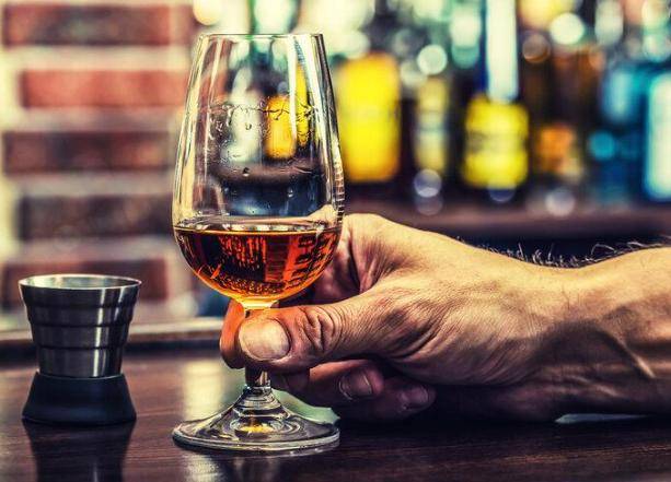 好酒的人,如果一个月"滴酒不沾",肝能变好吗?医生说出实话