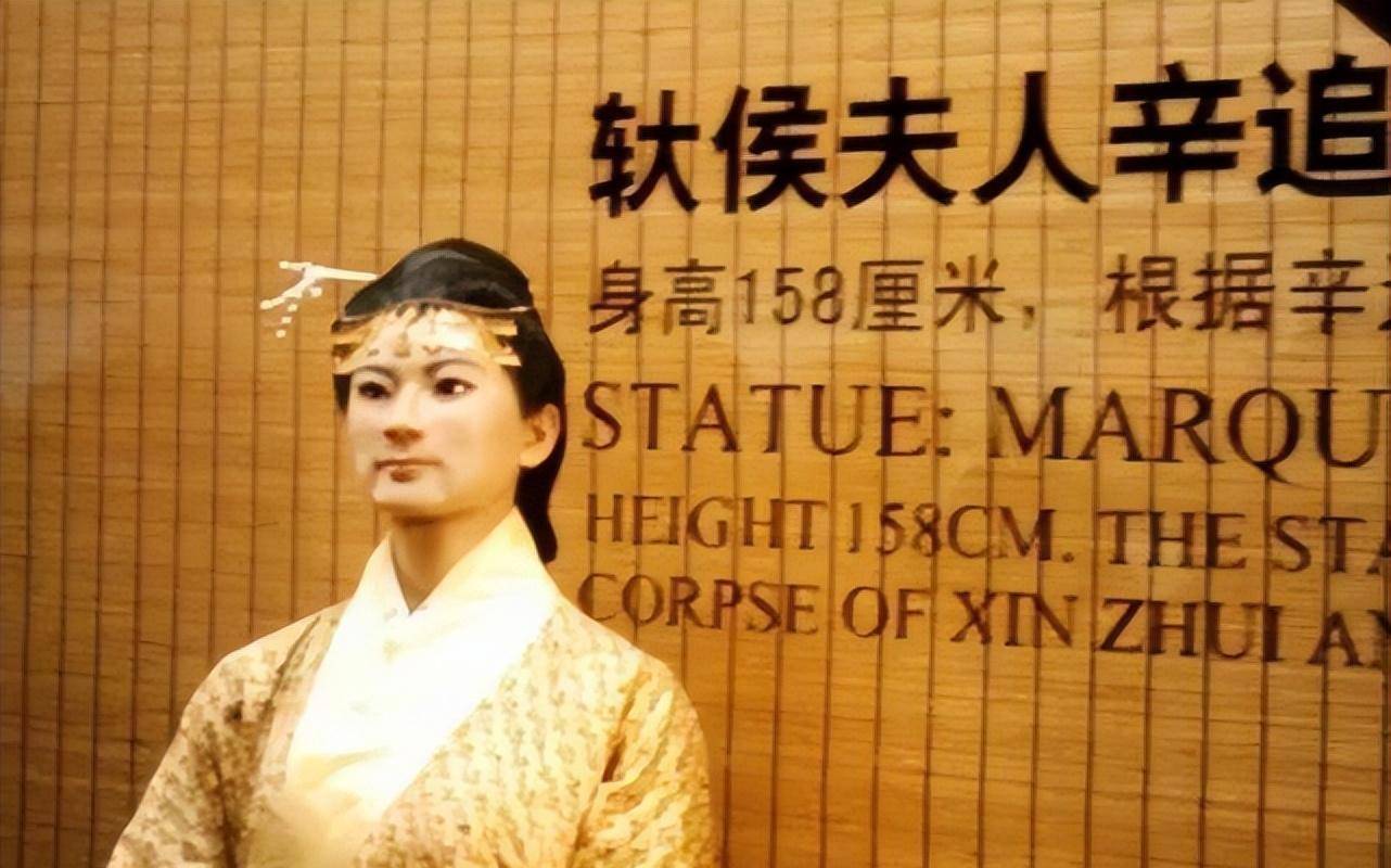 1972年,内蒙发现清代女子大墓,尸身穿龙袍240年不腐,她是谁?