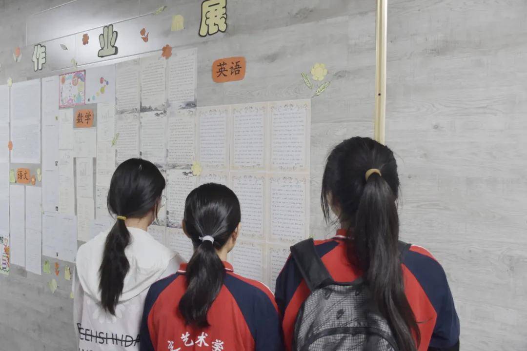 "赏"优秀作业,"展"榜样风采 | 保定艺术学校优秀作业展评活动