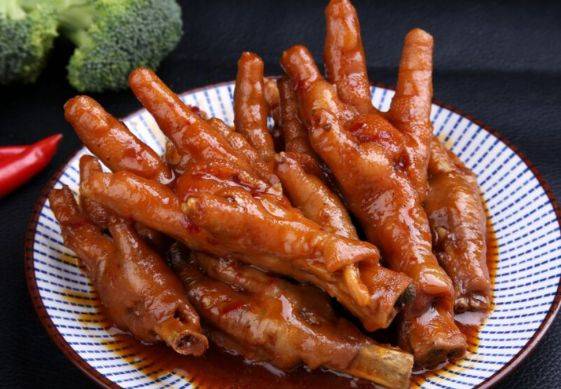 香辣卤鸡爪,麻辣诱人,回味无穷