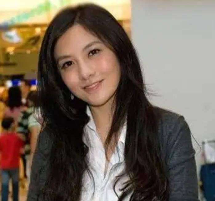 香港女富豪纪凯婷,30岁时家族资产500亿,爱上农村出身的姚尚坤