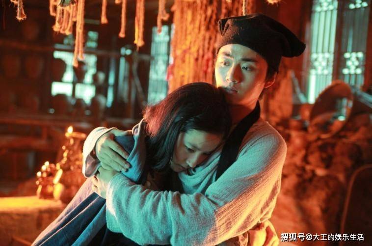 "明恋"刘亦菲,怒怼导演,"销声匿迹"的余少群,或许是幸运的