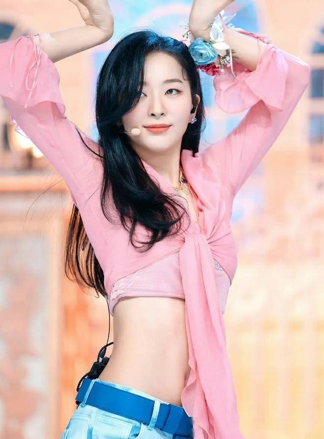 尽管已经年过三十,但姜涩琪的身材依然保持得非常好.