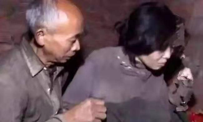 何成慧记起来了,她慢吞吞的说到,自己是重庆酉阳人,父亲叫何开志.