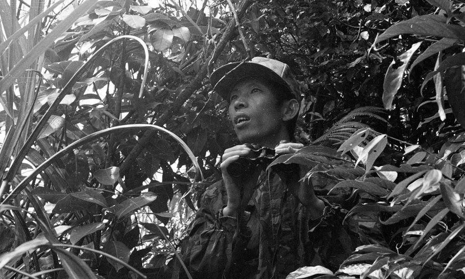 老山战斗最前线的侦察兵们:冒死拍摄,图9兵营大门对联