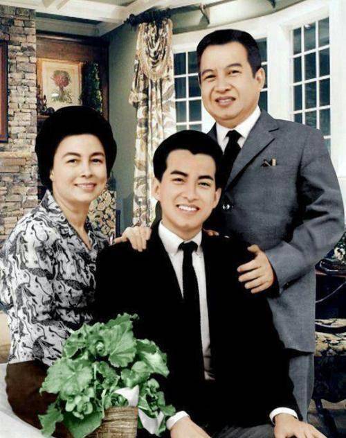 西哈莫尼国王有多帅?20岁清秀如贾宝玉,50岁俊美如唐僧