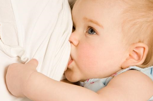 宝宝断奶的最佳年龄是多少岁？不是6个月或1岁，这个时候是最合适的_影响_儿童_牛奶。
