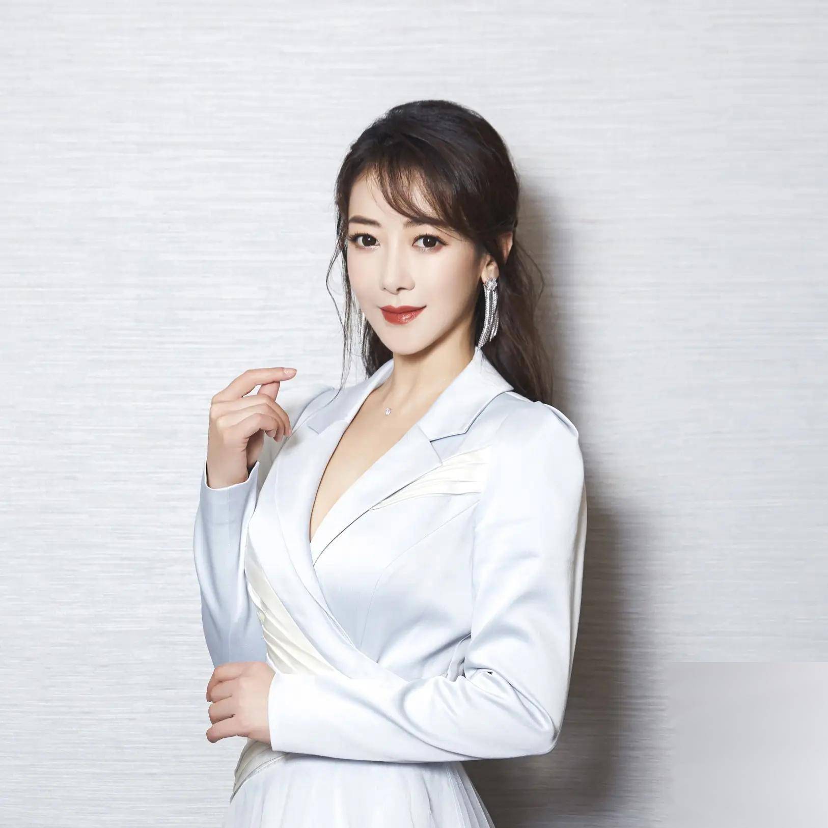 陈紫函新写真,绝世尤物姿态,这谁还能hold住心跳?