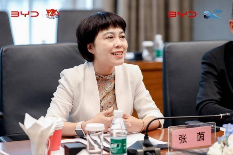 比亚迪正式签约国际皮划艇联合会和中国皮划艇协会，助推龙舟入奥