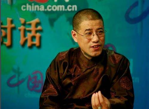 爱新觉罗·恒绍不仅是嘴上说说,在他的行为上,也和皇族的生活尽量保持