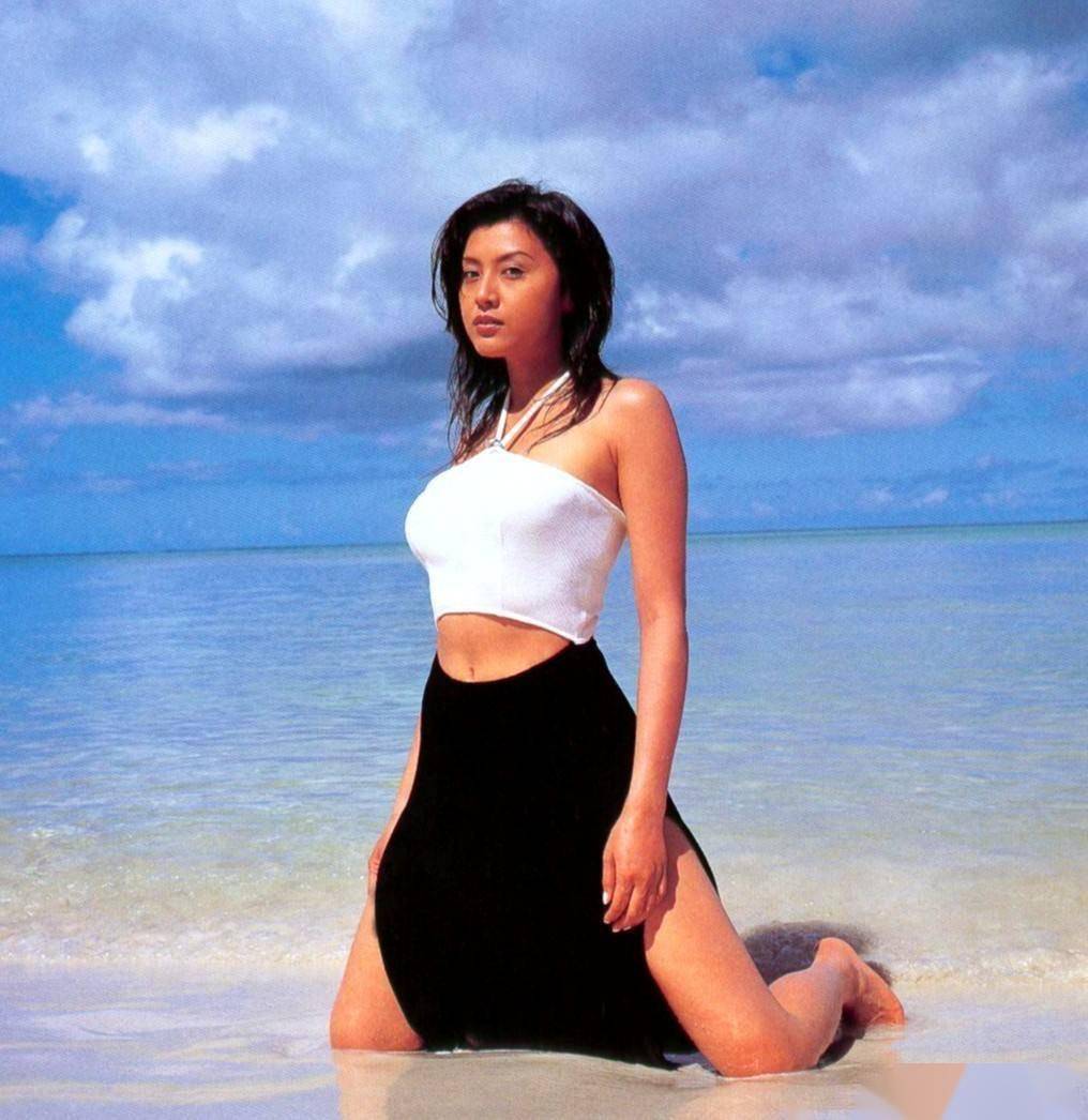 惊艳全场!这谁顶得住!藤原纪香的世纪末超级偶像美貌与才华的完美结合