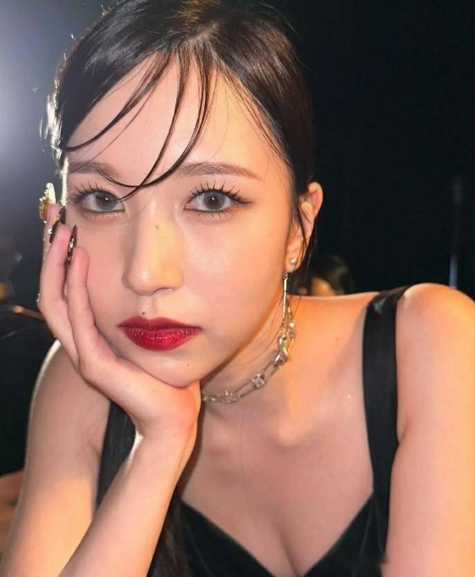 37岁名井南的写真让人眼前一亮!她的美丽真是无人能敌!