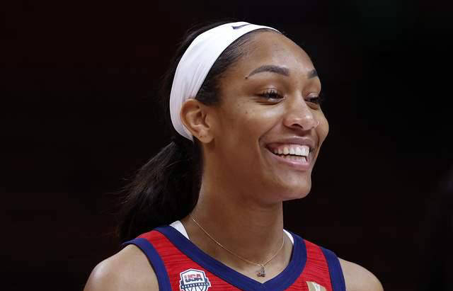 王牌对决!威尔逊36分14篮板完胜奥贡鲍尔,成为得分篮板双料王