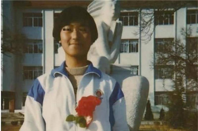 独生女曹茜留学失联17年,在德国结婚生子,父母患癌离世不愿回家