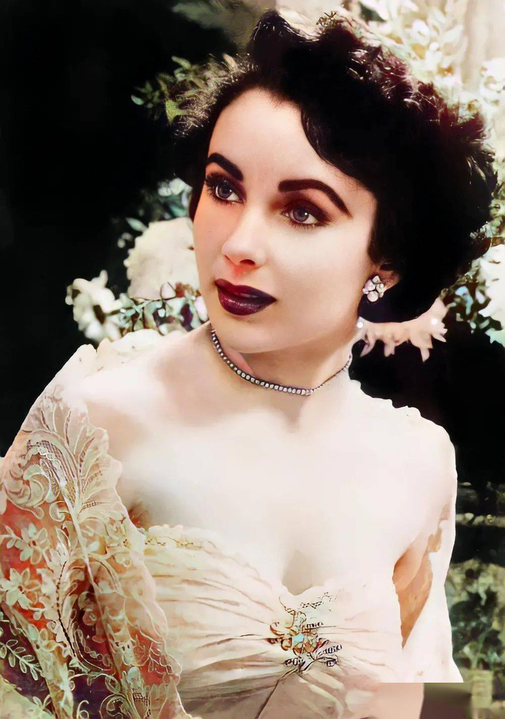 伊丽莎白泰勒:魅力无限的性感女神,影坛独一无二的存在_身材_外貌