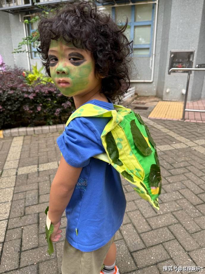 扮海龟,娘娘亲手为宝贝做造型,鱼蛋满脸彩绘超萌_妈妈_小家伙_表情