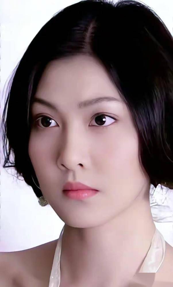 女神李彩桦迷人写真让人难以抵挡:这谁顶得住!