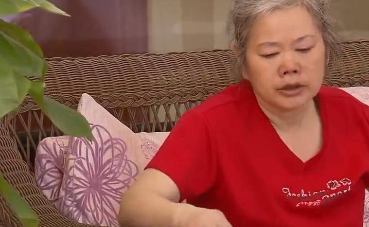 故事:上海49岁女房东气的满头白头,出租房屋15年,倒欠
