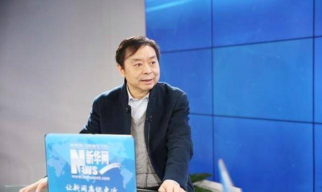 村民凑70块供他创业,赚百亿后开飞机回村,给老人发千万红包