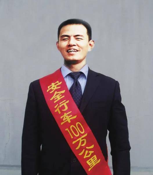 12年,浙江47岁司机肝脏破裂,40秒拯救24人生命,上万人含泪送行_吴斌