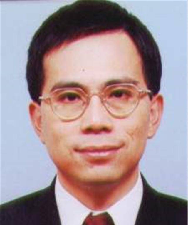 连生三个女儿,丈夫身价千亿,为求儿子不惜改名_李泽钜_王富信_王俪桥