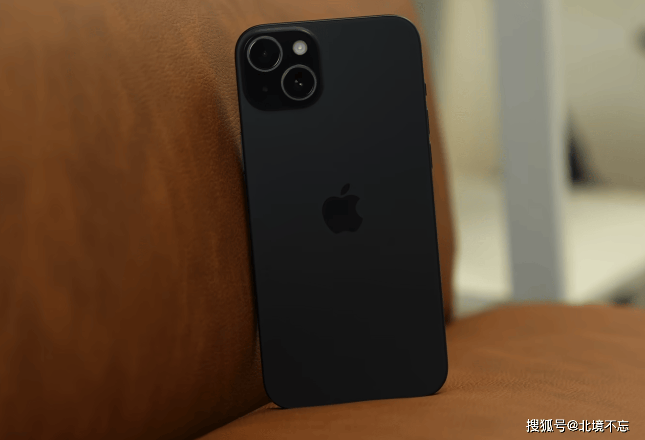 同时观看视频iphone15可以坚持20个小时,而iphone15plus则能够实现26