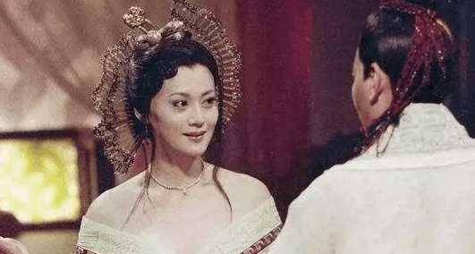 嫪毐绝对是史上最有名的太监了,成日和太后也就是赵姬厮混在一起,仅3