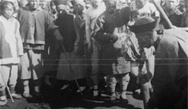 清代行刑怪事:夜里斩首犯人,拂晓再看,"无头人"居然自己跑了