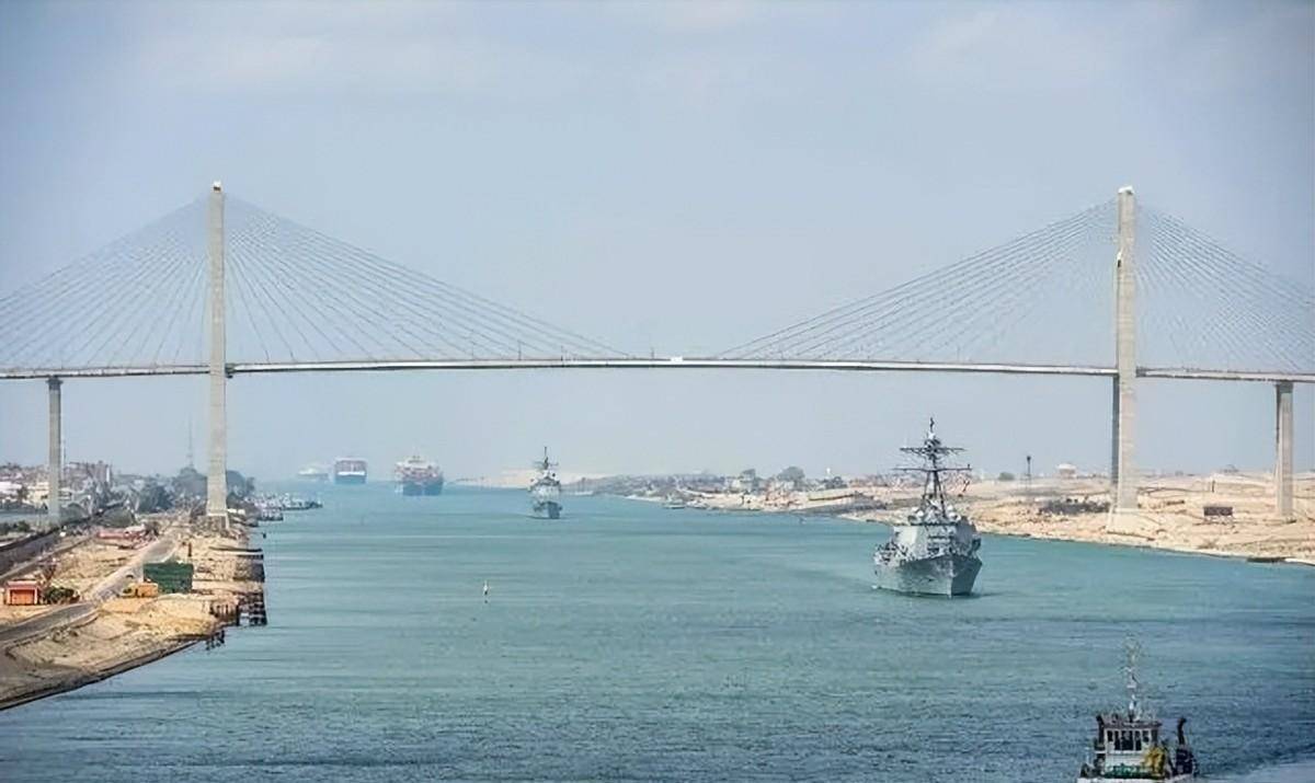 中国舰队首次环球航行:过苏伊士运河时,居然被美军舰强行插队