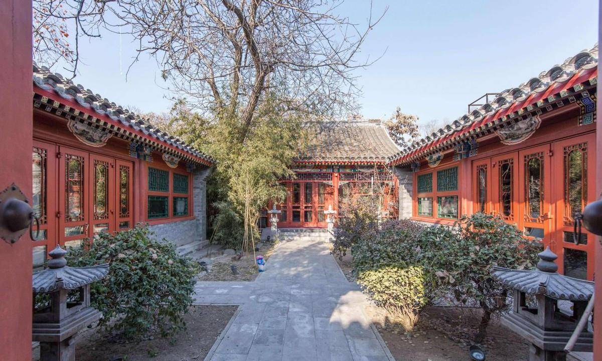 香消玉殒四合院的上空飞过一只又一只的麻雀,叽叽喳喳地停留在刘家的