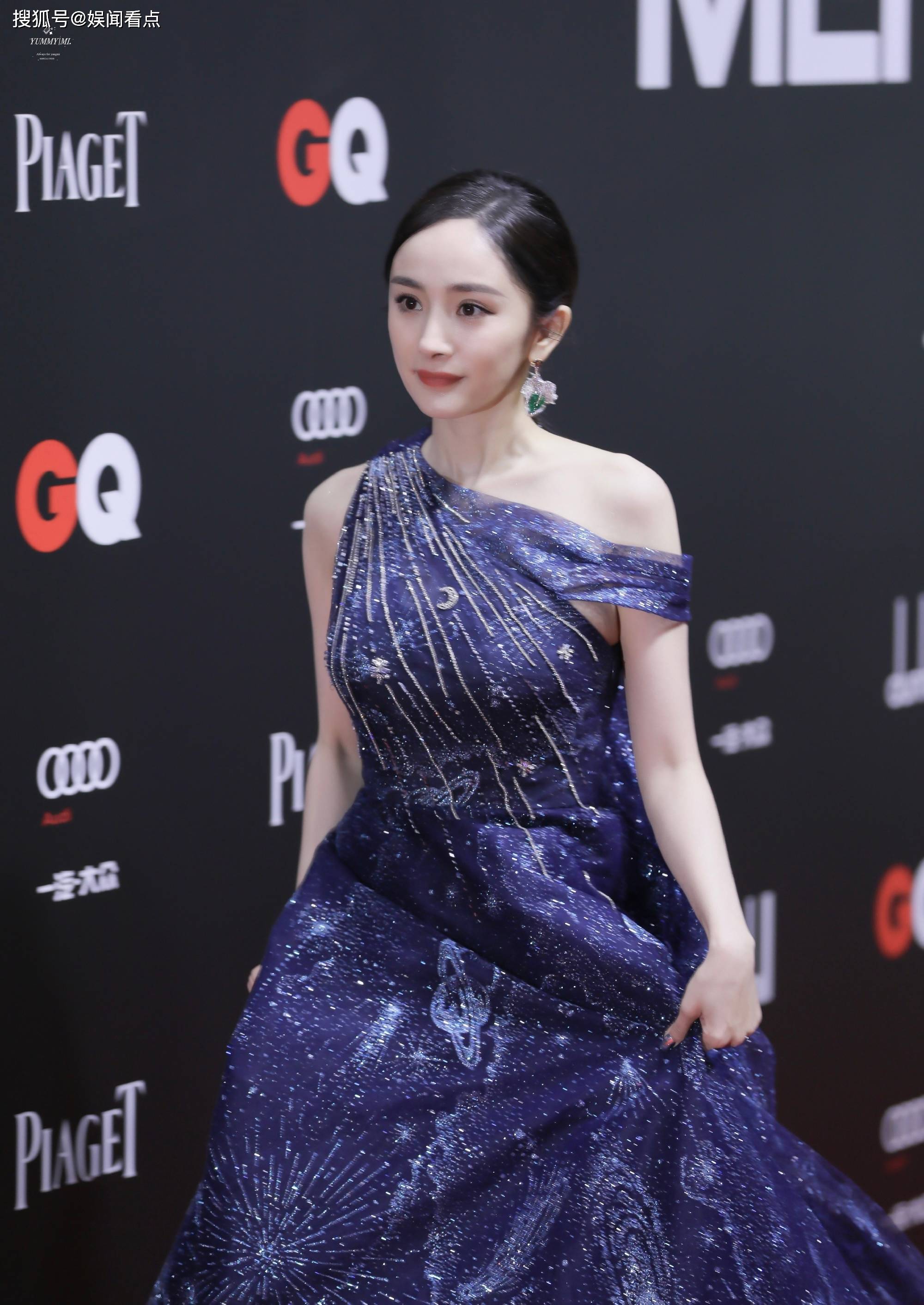 杨幂智族gq盛典造型惊艳,穿着星空礼服,气质如仙,网友热议:绝美女神
