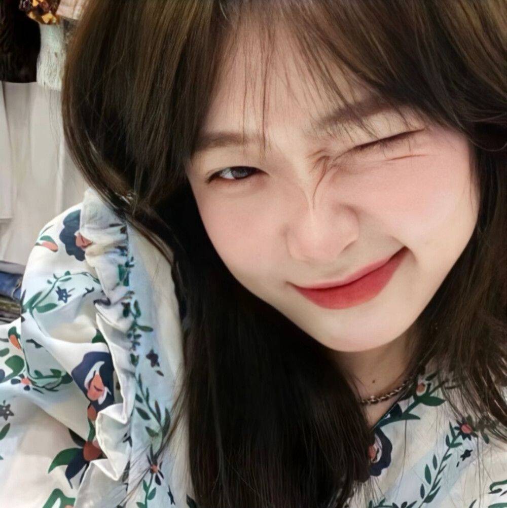 御妍苑:饱满水润的唇形,仿佛自带微笑,让人看起来更加甜美可人