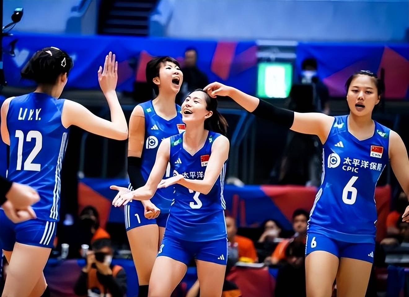 中国女排输意大利风波持续发酵!排协深夜表态,蔡斌下课真相曝光