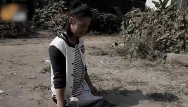 河南无腿女孩王娟:6岁失去双腿,靠单手走进大学,如今怎么样了