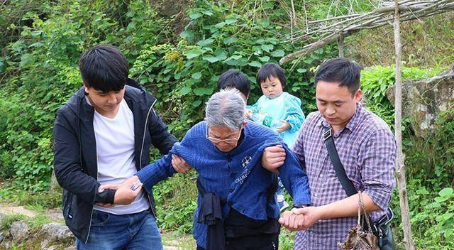 孤寡老人救治百名病人,92岁花费26万为自己建墓:不愿麻烦村民_富生