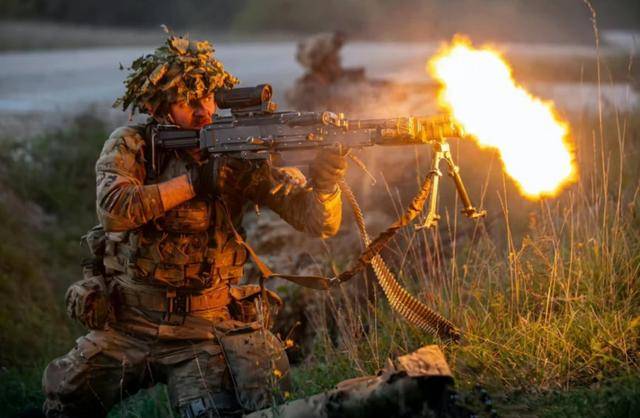 俄发动53架无人机5枚导弹夜袭_俄罗斯国防部_乌军_俄军