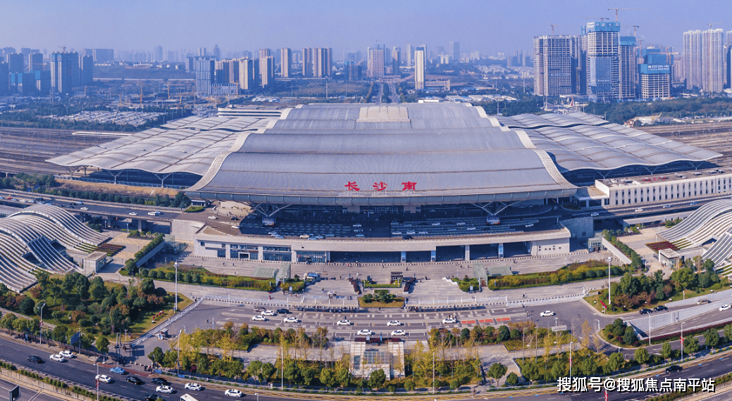 高铁会展新城,犹如一颗闪亮的