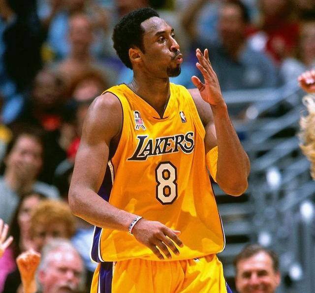 联盟巨星总决首秀pk:东契奇30 10,库里26 8,詹姆斯14 7!