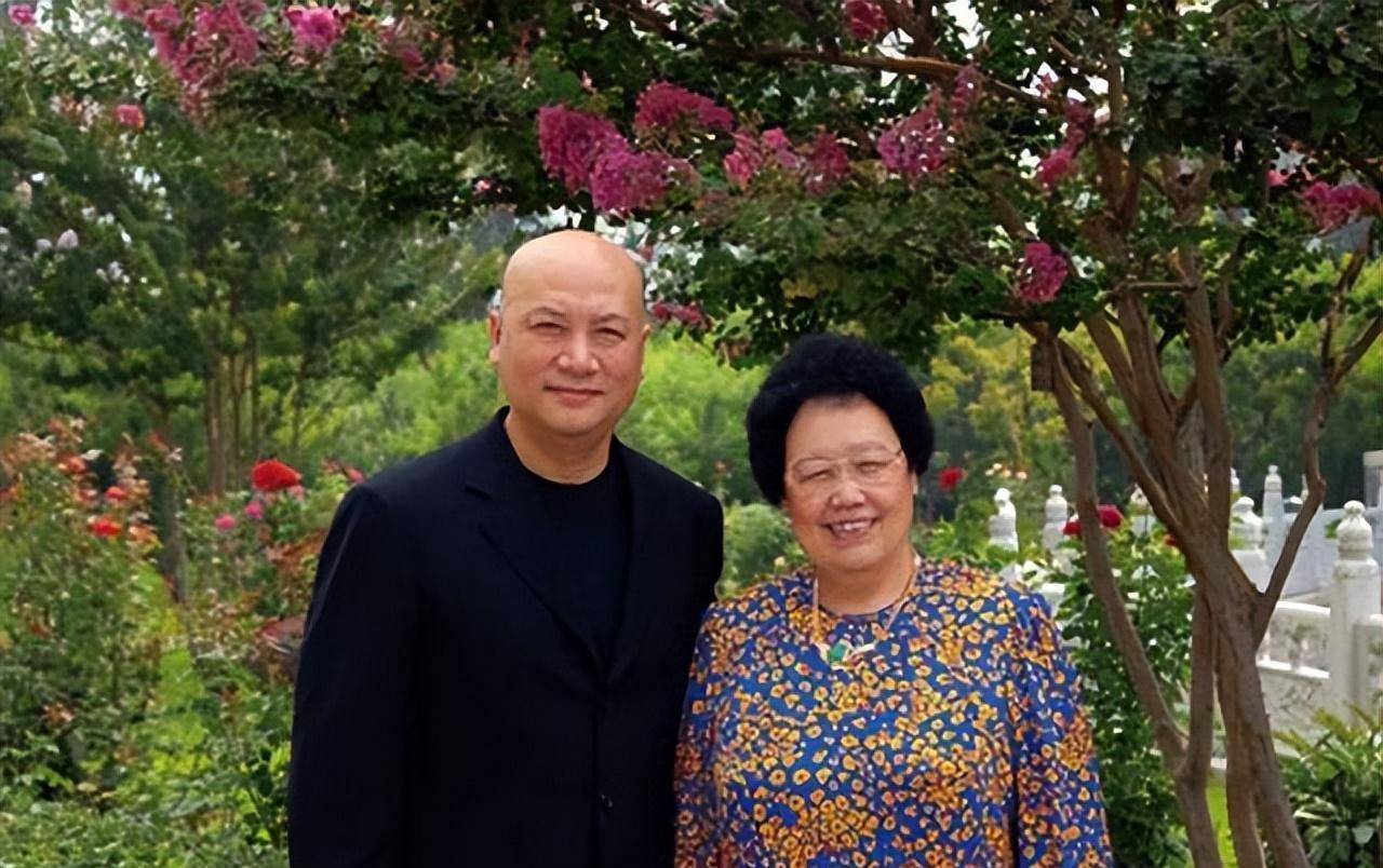 迟重瑞:娶"富婆"陈丽华,入豪门30年,必须遵守"3条规矩"
