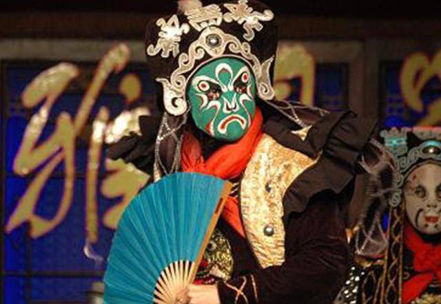 2004年五旬老汉"易容",22岁女大学毕业生,被骗财又骗色