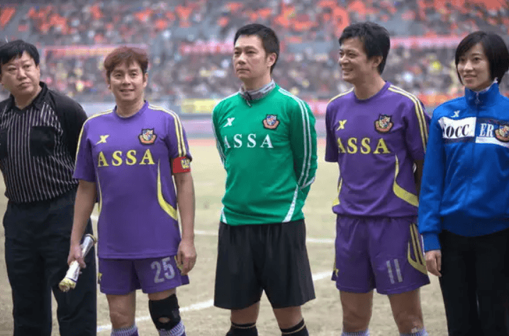 61岁港星张兆辉佛山参加龙舟比赛！胸肌若隐若现，女儿撞脸钟嘉欣-张兆辉祖籍三水