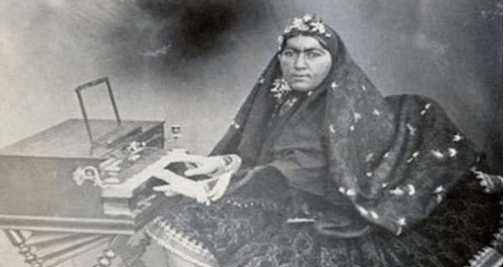 卡扎尔公主出身贵族,不仅是文学家,画家,同时还是女权运动的推动者,在