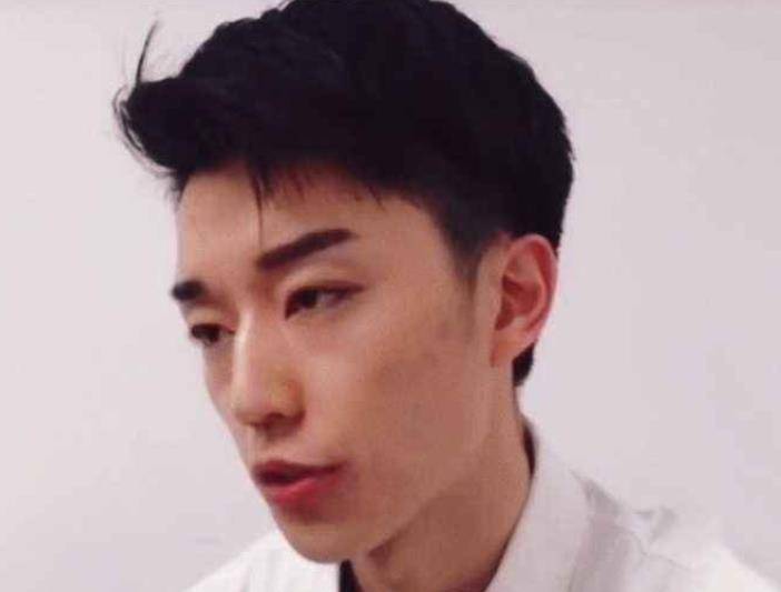 中国最帅医生走红,17岁上高校25岁博士毕业,人称现实版"江直树"_徐晔