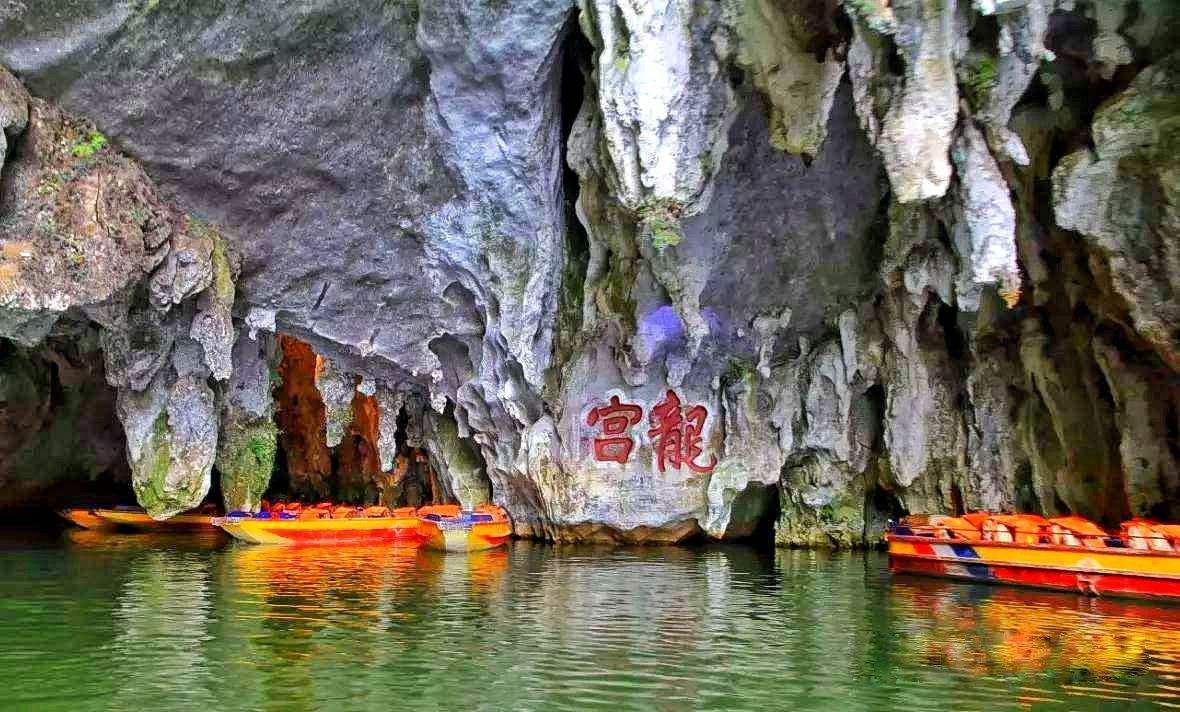 赤水丹霞赤水丹霞位于遵义赤水市,境内山川秀美,原始古朴,自然天成