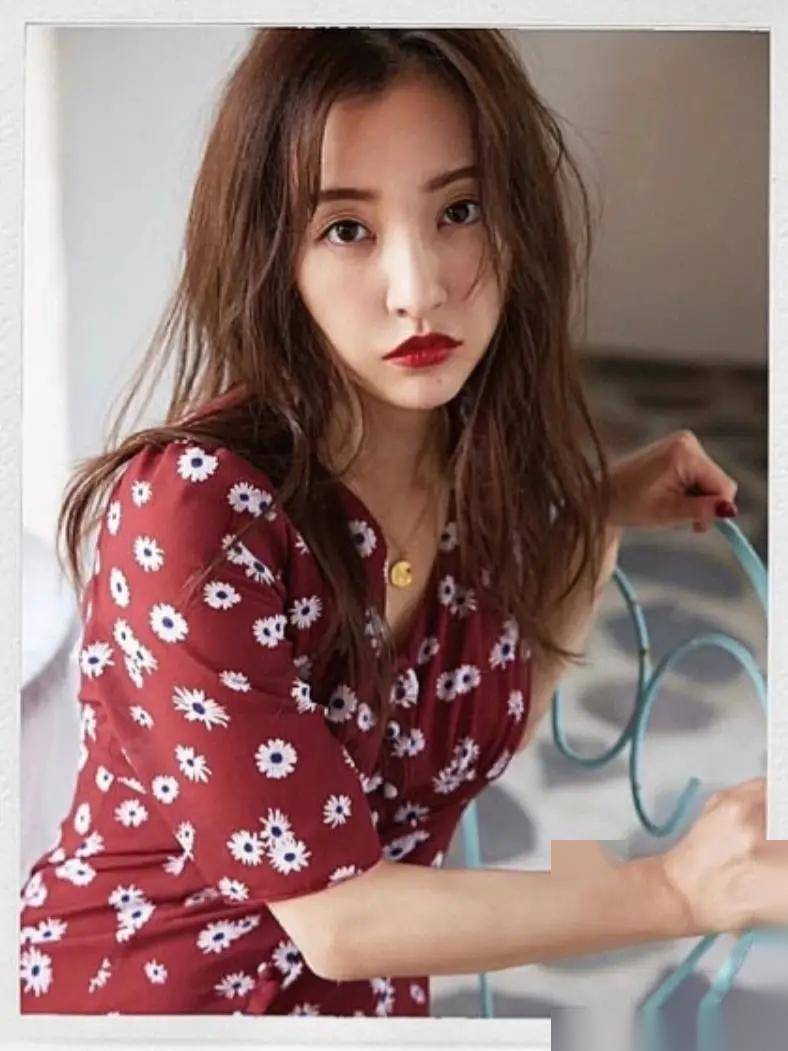 东瀛魅力女神板野友美,写真集大公开,美貌与才华的完美结合!