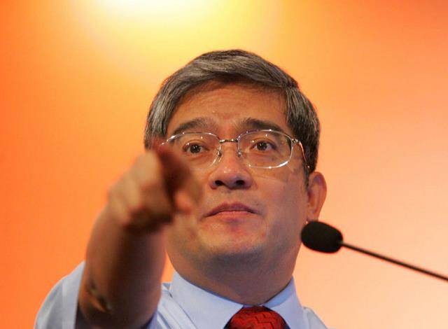 郎咸平:从"郎监管"到"江左霉郎",一个经济学家的走红与坠落