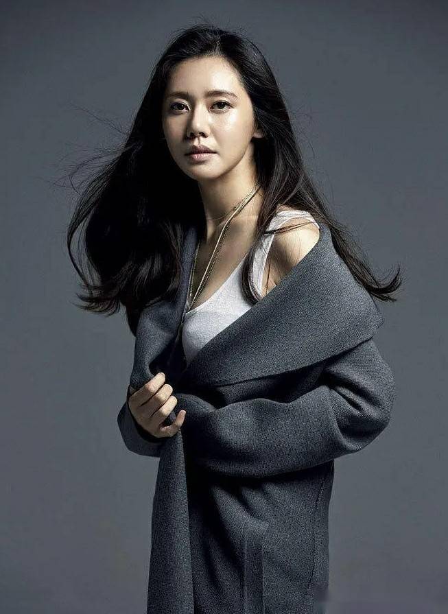 南韩美人秋瓷炫,41岁写真展现无尽魅力,美貌与才华并存!