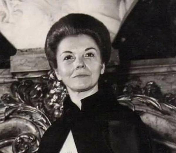 小学学历,43岁从舞女逆袭世界首位女总统-伊莎贝尔的沉浮录